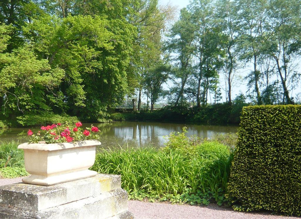 Chateau De Beneauville Bed & Breakfast Petiville  Екстериор снимка