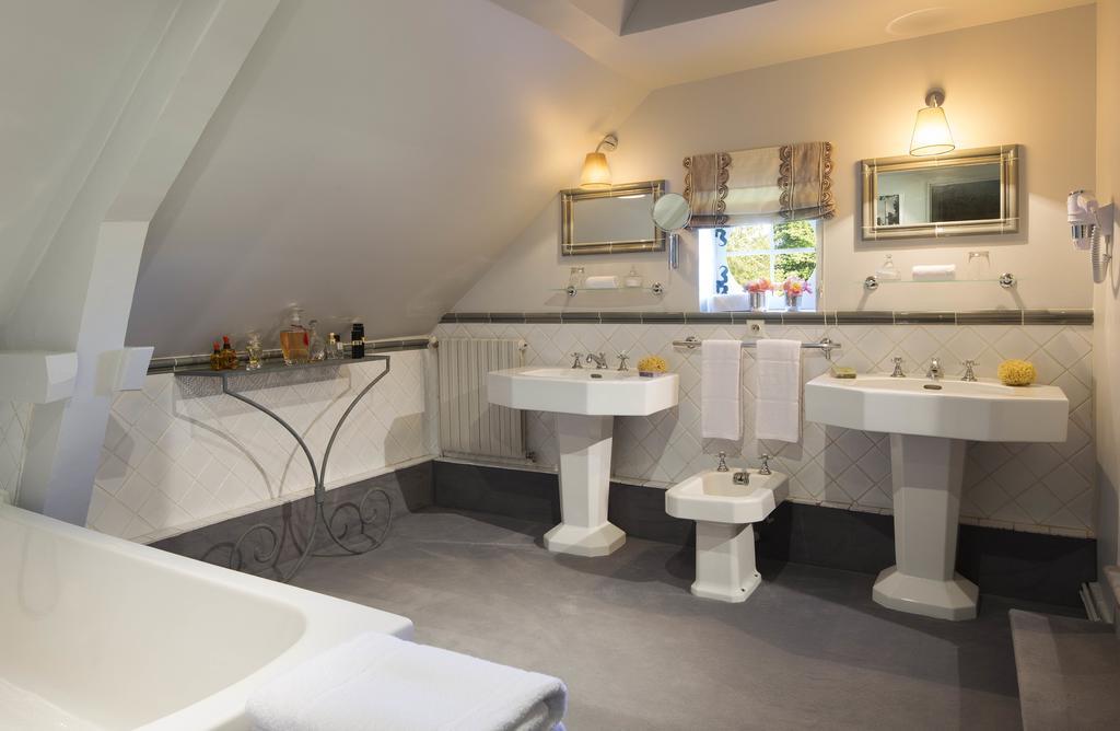 Chateau De Beneauville Bed & Breakfast Petiville  Екстериор снимка